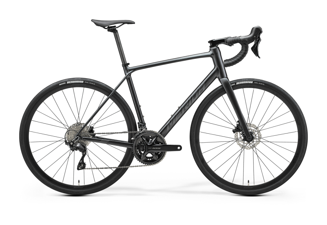 Main image of Merida Scultura Endurance 400 - Silk Black/Silver - MY25